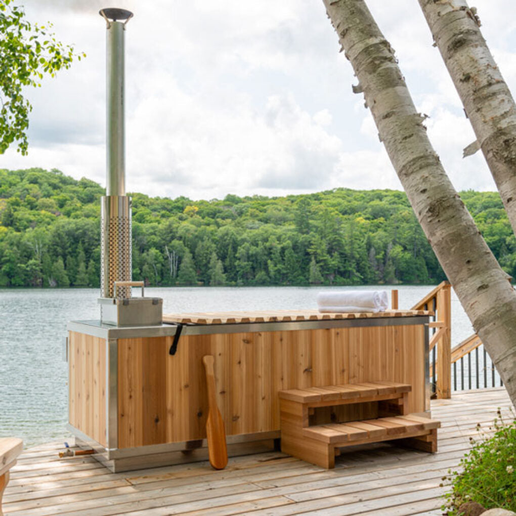 SAUNA EVOLUTION® Outdoor Red Cedar Wooden Hot Tub
